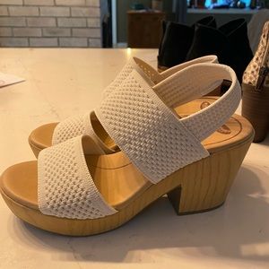Dr. Scholls white woven womens sandal size 7